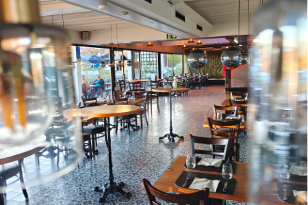 Plats et pizzas à l’emporter du restaurant Avola à Avully, disponibles rapidement pour les habitants de Genève et de la région. Recettes maison, produits frais et saveurs authentiques italiennes.